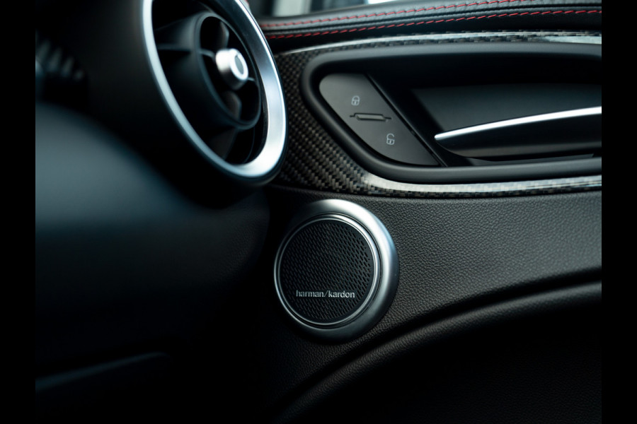Alfa Romeo Stelvio 2.9 V6 AWD Quadrifoglio | Adapt. cruise | Veel carbon! | Pano-dak | Harman/Kardon | NL-auto