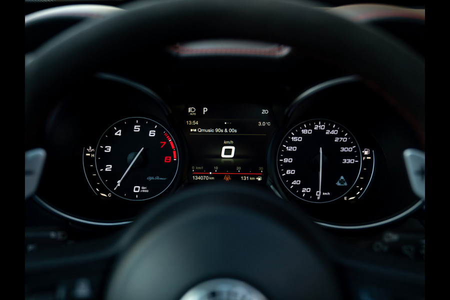 Alfa Romeo Stelvio 2.9 V6 AWD Quadrifoglio | Adapt. cruise | Veel carbon! | Pano-dak | Harman/Kardon | NL-auto