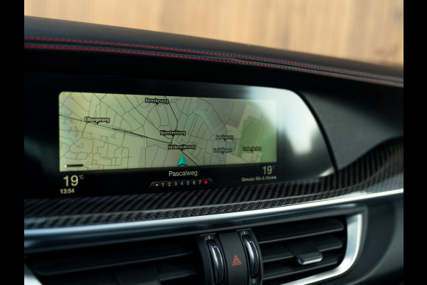 Alfa Romeo Stelvio 2.9 V6 AWD Quadrifoglio | Adapt. cruise | Veel carbon! | Pano-dak | Harman/Kardon | NL-auto