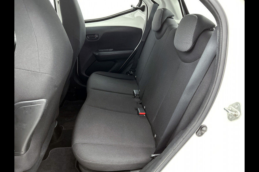 Toyota Aygo 1.0 VVT-i x-fun / Airconditioning / Elec. Pakket / Radio-Usb / Bluetooth / Apk 10-2026