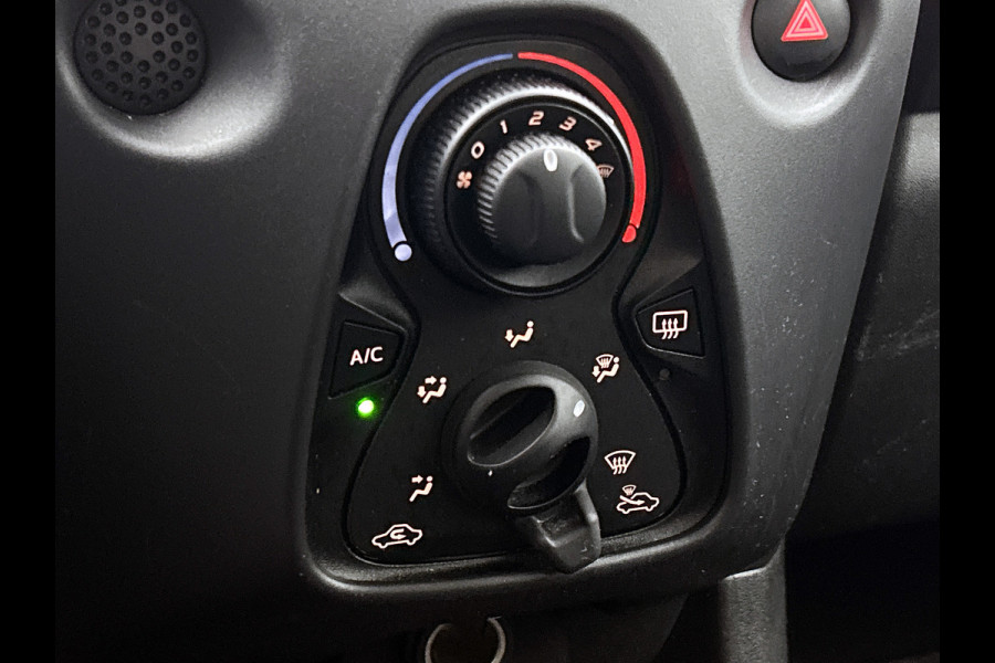 Toyota Aygo 1.0 VVT-i x-fun / Airconditioning / Elec. Pakket / Radio-Usb / Bluetooth / Apk 10-2026