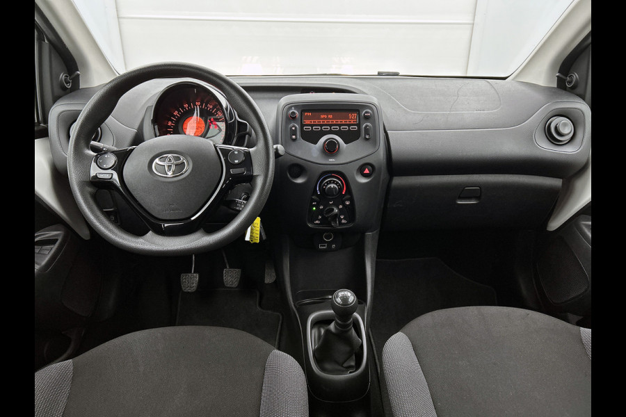 Toyota Aygo 1.0 VVT-i x-fun / Airconditioning / Elec. Pakket / Radio-Usb / Bluetooth / Apk 10-2026