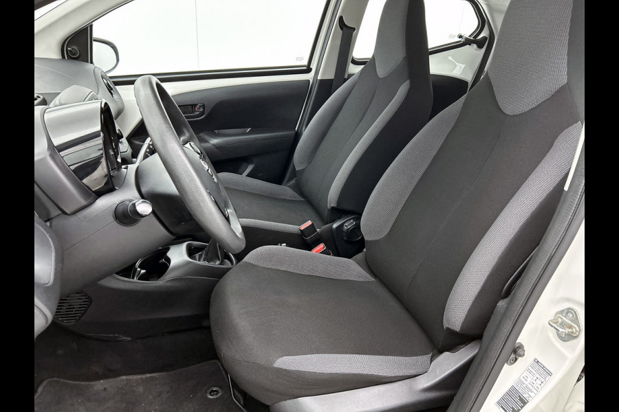 Toyota Aygo 1.0 VVT-i x-fun / Airconditioning / Elec. Pakket / Radio-Usb / Bluetooth / Apk 10-2026