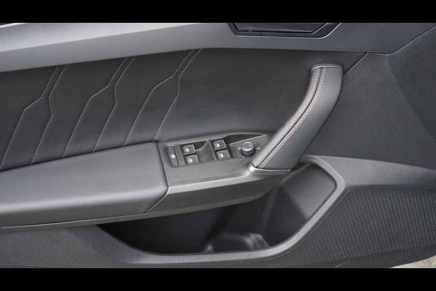 CUPRA Leon 1.5 eTSI VZ AUTOMAAT-AMBIANCE-BEATS-CAMERA-FULL LED-KEYLESS-PANORAMA