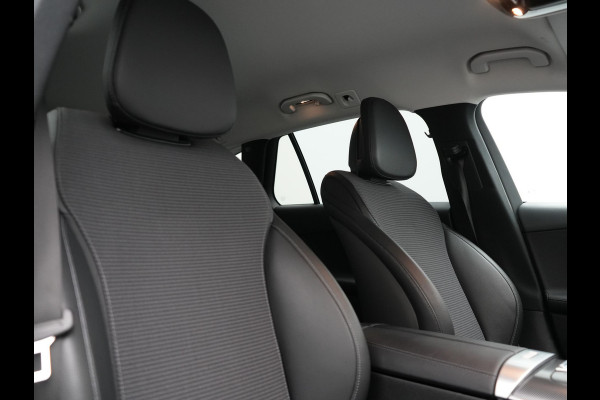 Mercedes-Benz C-Klasse Estate 300 e Avantgarde Plug In Hybrid 313pk Dealer O.H. PHEV | Trekhaak Af Fabriek | Camera | Night Pakket | Sportstoelen Verwarmd | Apple Carplay | Sfeerverlichting | Navigatie | Virtual | DAB |