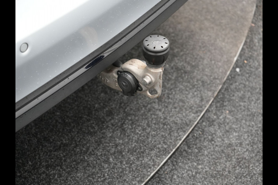 Mercedes-Benz C-Klasse Estate 300 e Avantgarde Plug In Hybrid 313pk Dealer O.H. PHEV | Trekhaak Af Fabriek | Camera | Night Pakket | Sportstoelen Verwarmd | Apple Carplay | Sfeerverlichting | Navigatie | Virtual | DAB |