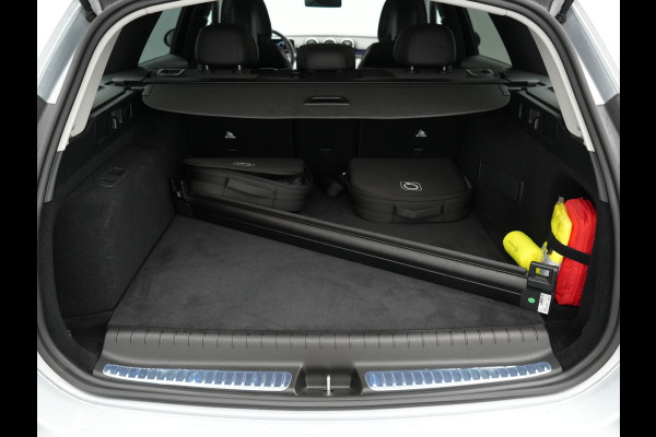 Mercedes-Benz C-Klasse Estate 300 e Avantgarde Plug In Hybrid 313pk Dealer O.H. PHEV | Trekhaak Af Fabriek | Camera | Night Pakket | Sportstoelen Verwarmd | Apple Carplay | Sfeerverlichting | Navigatie | Virtual | DAB |