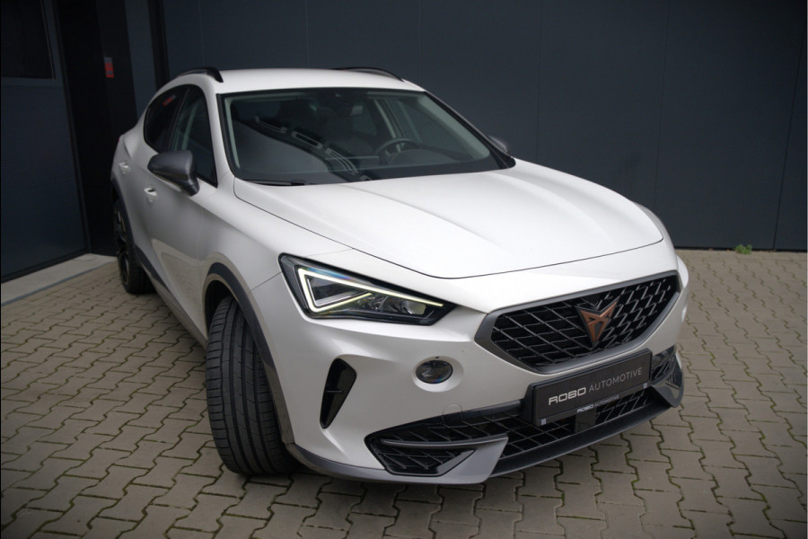 CUPRA Formentor 1.4 e-Hybrid Business | Stuurverwarming | Keyless | Adaptive Cruise Control | Navigatie | Parkeersensoren | Ambiance Verlichting | DAB | Climate Control