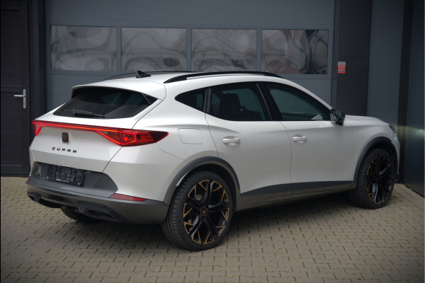 CUPRA Formentor 1.4 e-Hybrid Business | Stuurverwarming | Keyless | Adaptive Cruise Control | Navigatie | Parkeersensoren | Ambiance Verlichting | DAB | Climate Control
