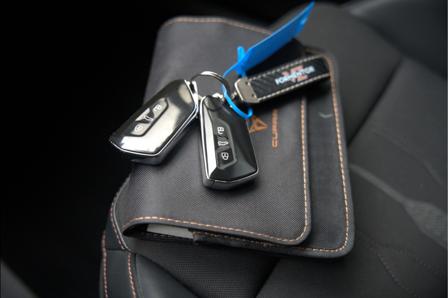 CUPRA Formentor 1.4 e-Hybrid Business | Stuurverwarming | Keyless | Adaptive Cruise Control | Navigatie | Parkeersensoren | Ambiance Verlichting | DAB | Climate Control