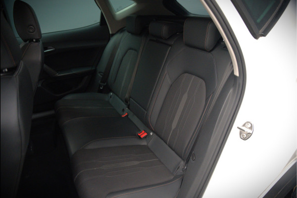 CUPRA Formentor 1.4 e-Hybrid Business | Stuurverwarming | Keyless | Adaptive Cruise Control | Navigatie | Parkeersensoren | Ambiance Verlichting | DAB | Climate Control