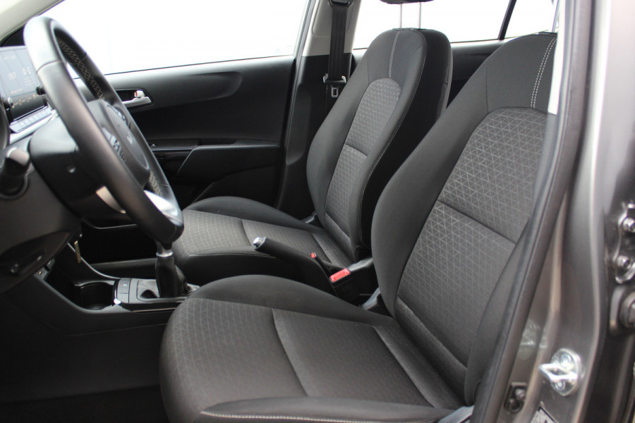 Kia Picanto 1.0-67pk DPi DynamicLine. Kwalitatief erg goed wagen voor jaren zorgeloos rijplezier! Airco, metallic lak, camera, cruise control, elektr. ramen v+a, Android auto/Apple carplay, DAB radio, USB aansl., LM wielen etc