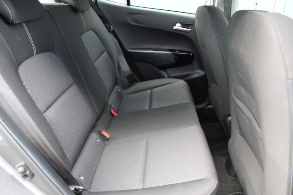 Kia Picanto 1.0-67pk DPi DynamicLine. Kwalitatief erg goed wagen voor jaren zorgeloos rijplezier! Airco, metallic lak, camera, cruise control, elektr. ramen v+a, Android auto/Apple carplay, DAB radio, USB aansl., LM wielen etc