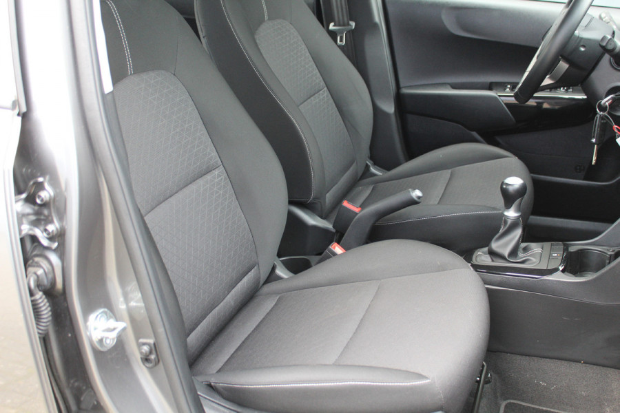 Kia Picanto 1.0-67pk DPi DynamicLine. Kwalitatief erg goed wagen voor jaren zorgeloos rijplezier! Airco, metallic lak, camera, cruise control, elektr. ramen v+a, Android auto/Apple carplay, DAB radio, USB aansl., LM wielen etc