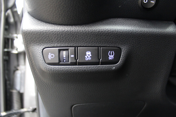 Kia Picanto 1.0-67pk DPi DynamicLine. Kwalitatief erg goed wagen voor jaren zorgeloos rijplezier! Airco, metallic lak, camera, cruise control, elektr. ramen v+a, Android auto/Apple carplay, DAB radio, USB aansl., LM wielen etc