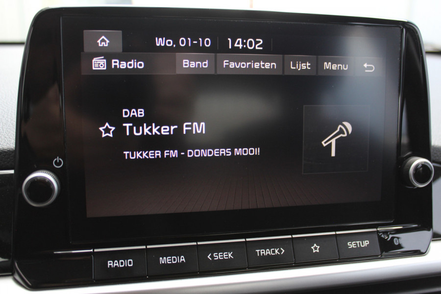 Kia Picanto 1.0-67pk DPi DynamicLine. Kwalitatief erg goed wagen voor jaren zorgeloos rijplezier! Airco, metallic lak, camera, cruise control, elektr. ramen v+a, Android auto/Apple carplay, DAB radio, USB aansl., LM wielen etc