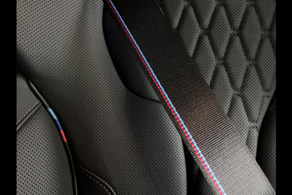 BMW X5 50e M-Pro Performance | M-Seats | M-Uitlaat | 360 Camera | ACC | Carbon | Indiv. Leder | Head-Up | Harman-Kardon | Keyless-Entry | 22'' | Trekhaak | Stoelventilatie | Iconic-Glow | M-Gordels | Zonwering | Stoelverwarming V+A | Rij-Assistent Pro |  Memory | Glaspook | Beker-Clima | Carplay | Draadloos Laden |