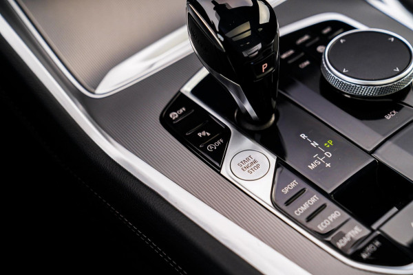 BMW X6 XDrive40i High Executive | M-performance | Driving Assisted Professional | Elektrische trekhaak | Panorama | Nappa leder