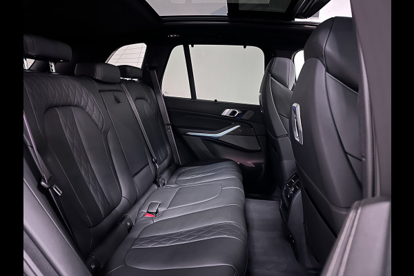 BMW X5 50e M-Pro Performance | M-Seats | M-Uitlaat | 360 Camera | ACC | Carbon | Indiv. Leder | Head-Up | Harman-Kardon | Keyless-Entry | 22'' | Trekhaak | Stoelventilatie | Iconic-Glow | M-Gordels | Zonwering | Stoelverwarming V+A | Rij-Assistent Pro |  Memory | Glaspook | Beker-Clima | Carplay | Draadloos Laden |