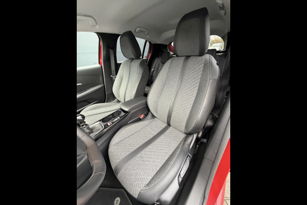 Peugeot 208 100pk Allure Pack (Camera - LED - Automatische Airco - Parkeersensoren V+A - Apple Carplay - Navigatie)