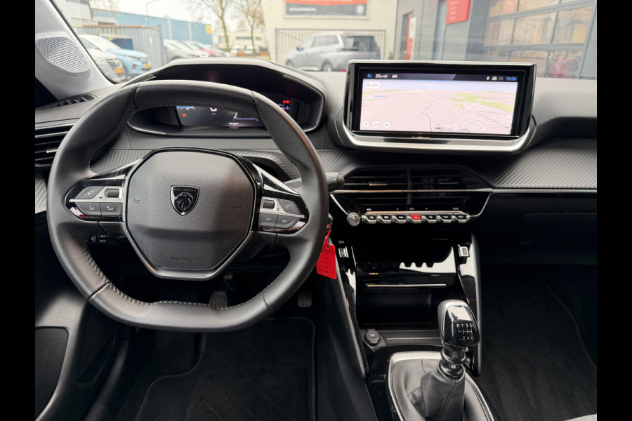 Peugeot 208 100pk Allure Pack (Camera - LED - Automatische Airco - Parkeersensoren V+A - Apple Carplay - Navigatie)