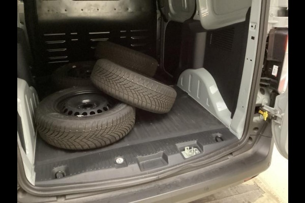 Ford Transit Courier 1.0 EcoBoost Base 100pk | Achteruitrijcamera | SYNC 4 | Parkeersensoren achter | Reserve Wiel | Verlengde fabrieksgarantie tot 11-2028