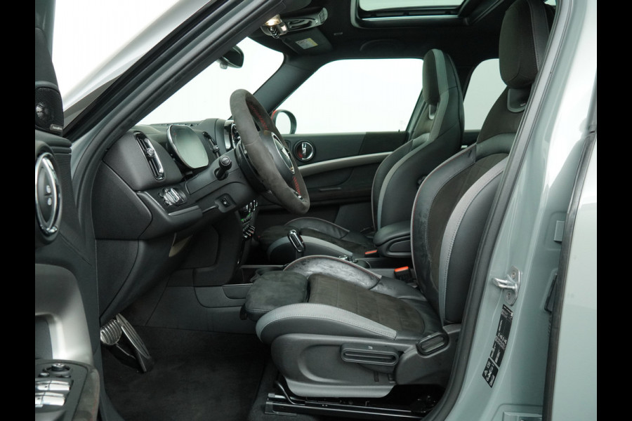 MINI Countryman 2.0 John Cooper Works ALL4 White Silver Edition Automaat - Airco - Apple Carplay/Android Auto - Cruise Control -KeyLess Entry - Panorama Dak - Lederen Bekleding - Voorstoelen Verwarmd - 12 Maanden BOVAG Garantie