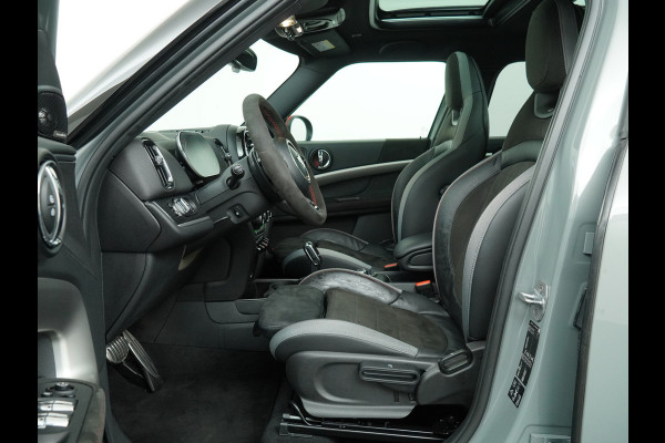 MINI Countryman 2.0 John Cooper Works ALL4 White Silver Edition Automaat - Airco - Apple Carplay/Android Auto - Cruise Control -KeyLess Entry - Panorama Dak - Lederen Bekleding - Voorstoelen Verwarmd - 12 Maanden BOVAG Garantie