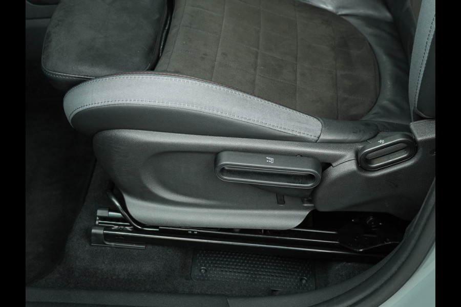 MINI Countryman 2.0 John Cooper Works ALL4 White Silver Edition Automaat - Airco - Apple Carplay/Android Auto - Cruise Control -KeyLess Entry - Panorama Dak - Lederen Bekleding - Voorstoelen Verwarmd - 12 Maanden BOVAG Garantie