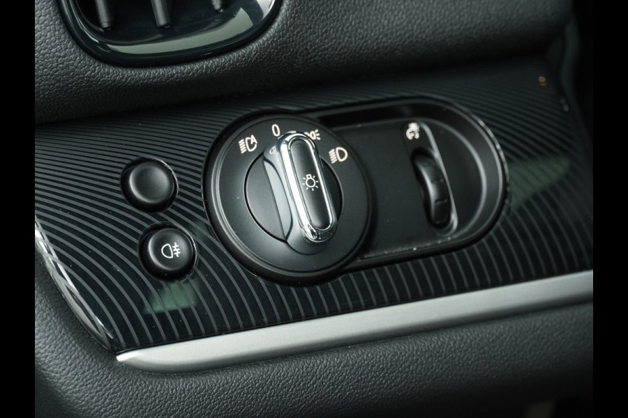 MINI Countryman 2.0 John Cooper Works ALL4 White Silver Edition Automaat - Airco - Apple Carplay/Android Auto - Cruise Control -KeyLess Entry - Panorama Dak - Lederen Bekleding - Voorstoelen Verwarmd - 12 Maanden BOVAG Garantie