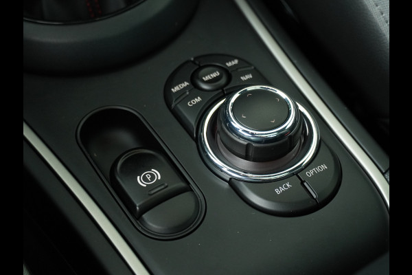 MINI Countryman 2.0 John Cooper Works ALL4 White Silver Edition Automaat - Airco - Apple Carplay/Android Auto - Cruise Control -KeyLess Entry - Panorama Dak - Lederen Bekleding - Voorstoelen Verwarmd - 12 Maanden BOVAG Garantie