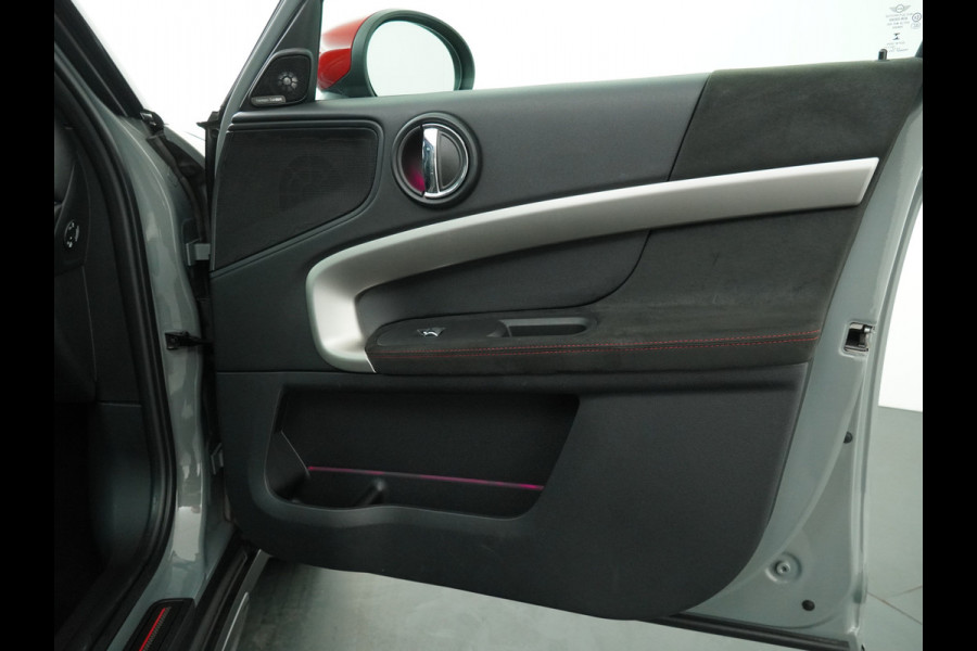 MINI Countryman 2.0 John Cooper Works ALL4 White Silver Edition Automaat - Airco - Apple Carplay/Android Auto - Cruise Control -KeyLess Entry - Panorama Dak - Lederen Bekleding - Voorstoelen Verwarmd - 12 Maanden BOVAG Garantie