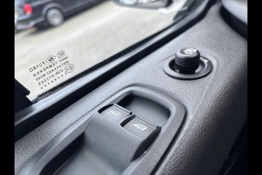 Ford Transit Custom 270 2.0 TDCI L1H1*A/C*CRUISE*NAVI*HAAK*CAM*3PERS*