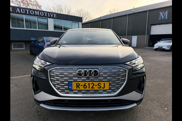 Audi Q4 Sportback e-tron 45 quattro S LINE 77 kWh VAN: 40.900,- VOOR: 37.770,- UW EINDEJAARSVOORDEEL: 3.130,- EURO | HALF LEDER | ELECTR ACHTERKLEP | SONOS AUDIO | CAMERA | ELECTR ACHTERKLEP | RIJKLAARPRIJS!