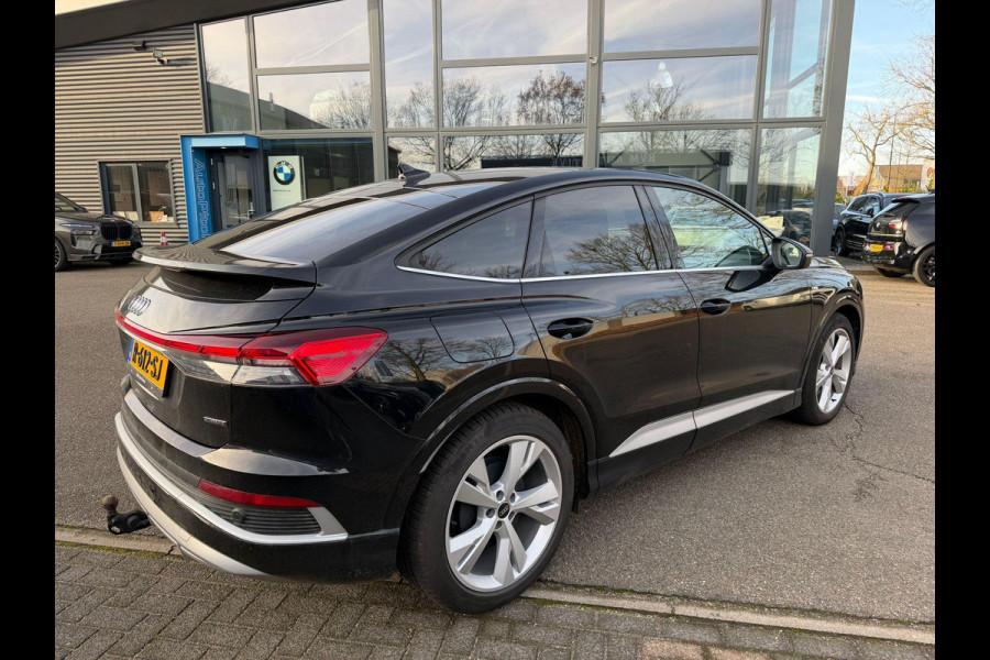 Audi Q4 Sportback e-tron 45 quattro S LINE 77 kWh VAN: 40.900,- VOOR: 37.770,- UW EINDEJAARSVOORDEEL: 3.130,- EURO | HALF LEDER | ELECTR ACHTERKLEP | SONOS AUDIO | CAMERA | ELECTR ACHTERKLEP | RIJKLAARPRIJS!