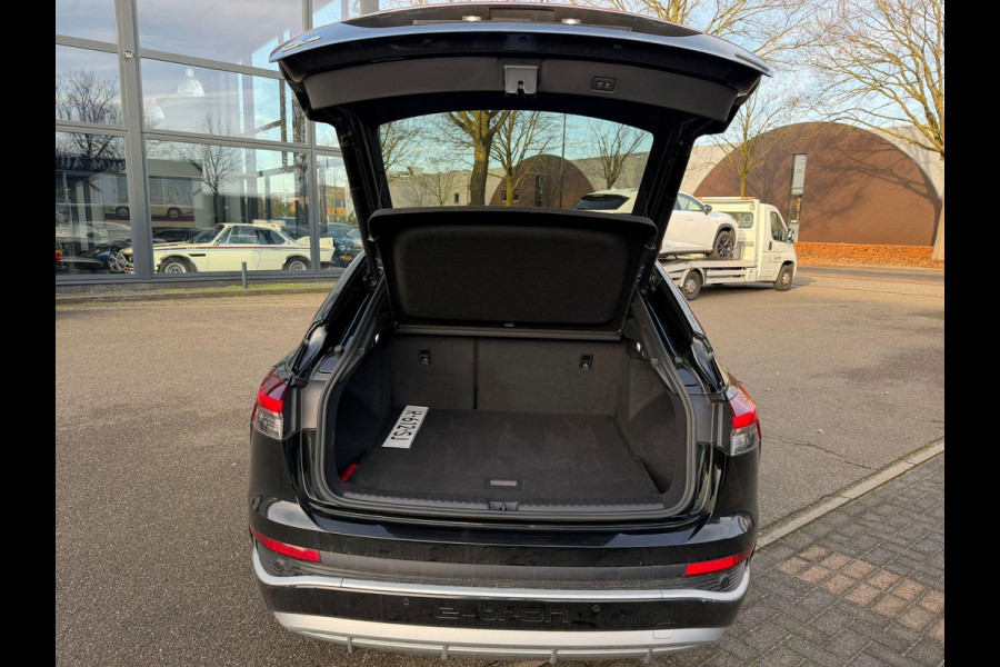 Audi Q4 Sportback e-tron 45 quattro S LINE 77 kWh VAN: 40.900,- VOOR: 37.770,- UW EINDEJAARSVOORDEEL: 3.130,- EURO | HALF LEDER | ELECTR ACHTERKLEP | SONOS AUDIO | CAMERA | ELECTR ACHTERKLEP | RIJKLAARPRIJS!