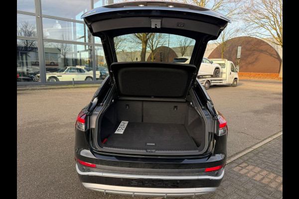 Audi Q4 Sportback e-tron 45 quattro S LINE 77 kWh VAN: 40.900,- VOOR: 37.770,- UW EINDEJAARSVOORDEEL: 3.130,- EURO | HALF LEDER | ELECTR ACHTERKLEP | SONOS AUDIO | CAMERA | ELECTR ACHTERKLEP | RIJKLAARPRIJS!