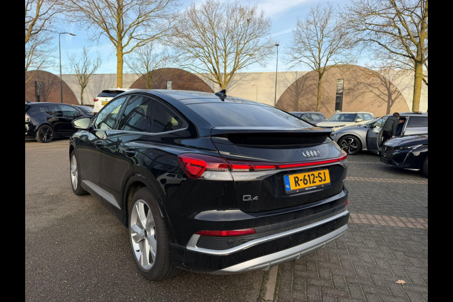 Audi Q4 Sportback e-tron 45 quattro S LINE 77 kWh VAN: 40.900,- VOOR: 37.770,- UW EINDEJAARSVOORDEEL: 3.130,- EURO | HALF LEDER | ELECTR ACHTERKLEP | SONOS AUDIO | CAMERA | ELECTR ACHTERKLEP | RIJKLAARPRIJS!