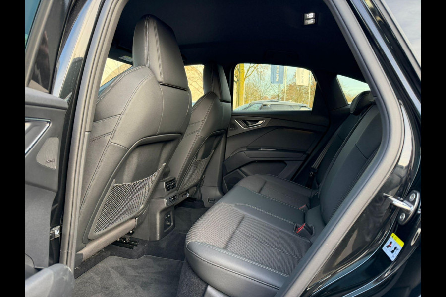 Audi Q4 Sportback e-tron 45 quattro S LINE 77 kWh VAN: 40.900,- VOOR: 37.770,- UW EINDEJAARSVOORDEEL: 3.130,- EURO | HALF LEDER | ELECTR ACHTERKLEP | SONOS AUDIO | CAMERA | ELECTR ACHTERKLEP | RIJKLAARPRIJS!
