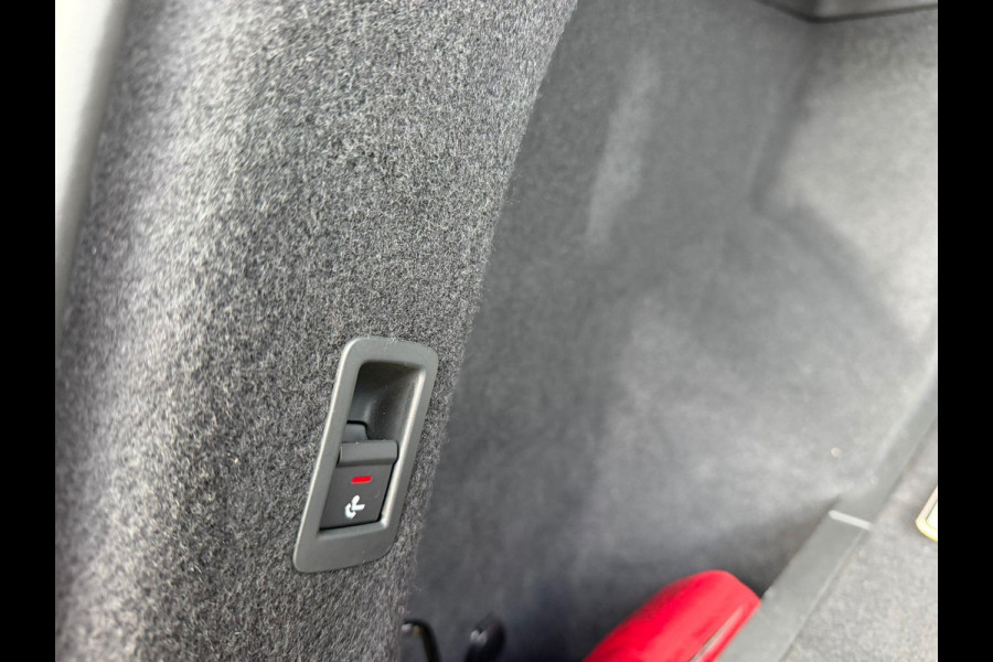 Audi Q4 Sportback e-tron 45 quattro S LINE 77 kWh VAN: 40.900,- VOOR: 37.770,- UW EINDEJAARSVOORDEEL: 3.130,- EURO | HALF LEDER | ELECTR ACHTERKLEP | SONOS AUDIO | CAMERA | ELECTR ACHTERKLEP | RIJKLAARPRIJS!