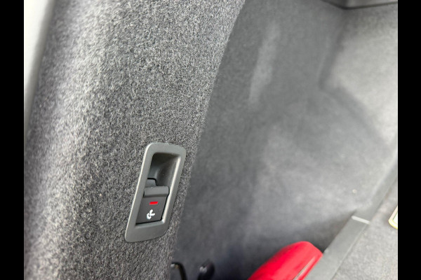 Audi Q4 Sportback e-tron 45 quattro S LINE 77 kWh VAN: 40.900,- VOOR: 37.770,- UW EINDEJAARSVOORDEEL: 3.130,- EURO | HALF LEDER | ELECTR ACHTERKLEP | SONOS AUDIO | CAMERA | ELECTR ACHTERKLEP | RIJKLAARPRIJS!