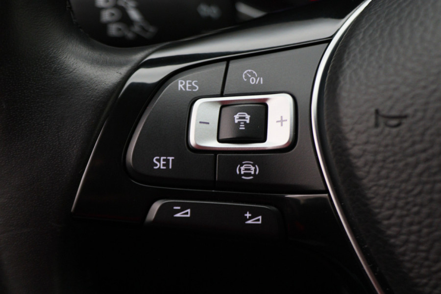 Volkswagen T-Roc 1.5 TSI Automaat Camera, Navigatie, ACC, Climate, LED, PDC