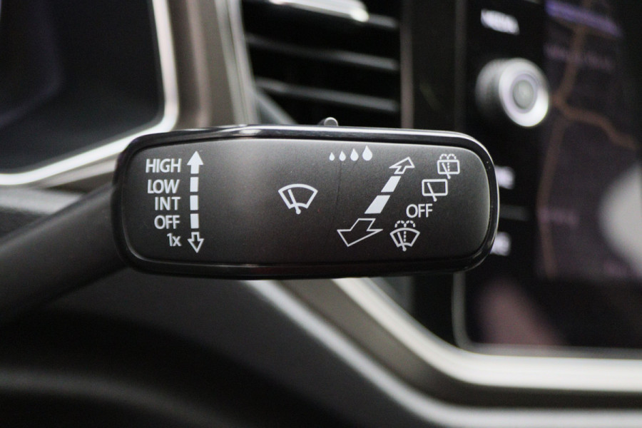 Volkswagen T-Roc 1.5 TSI Automaat Camera, Navigatie, ACC, Climate, LED, PDC