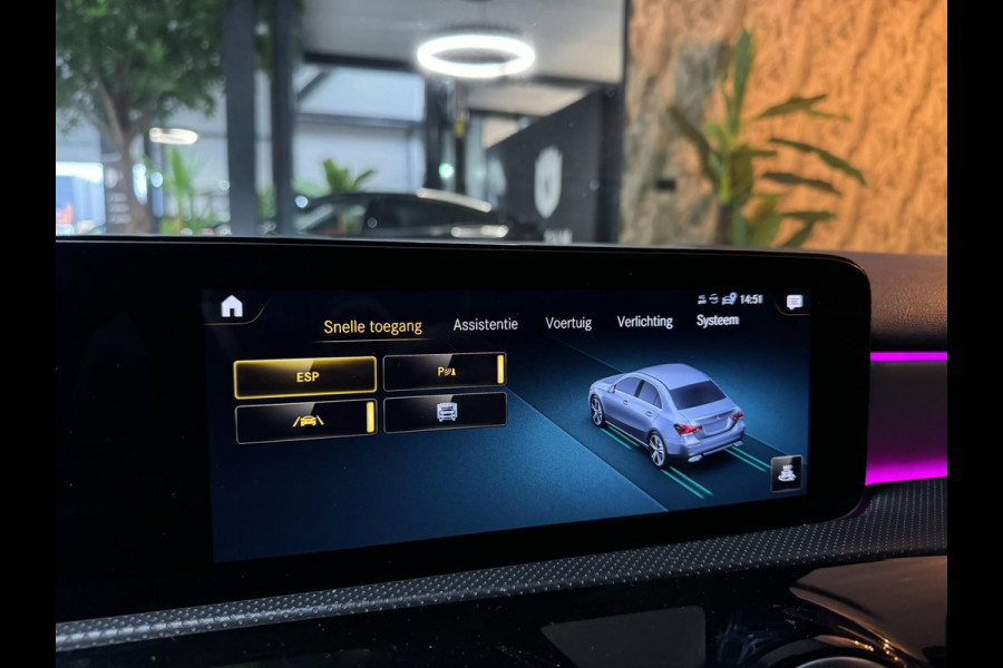 Mercedes-Benz A-Klasse 180 Business Solution AMG Garantie NAP Memory Pano Ambient Carplay Night Cruise Clima Navi Led Dab Rijklaar