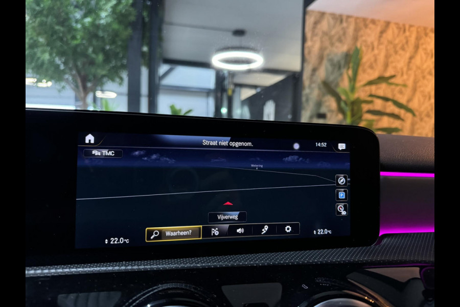 Mercedes-Benz A-Klasse 180 Business Solution AMG Garantie NAP Memory Pano Ambient Carplay Night Cruise Clima Navi Led Dab Rijklaar