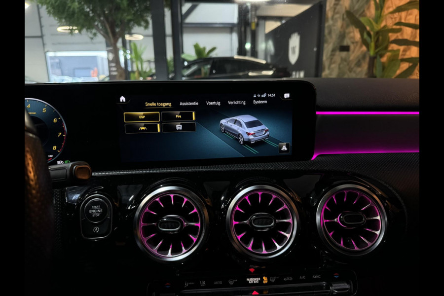 Mercedes-Benz A-Klasse 180 Business Solution AMG Garantie NAP Memory Pano Ambient Carplay Night Cruise Clima Navi Led Dab Rijklaar