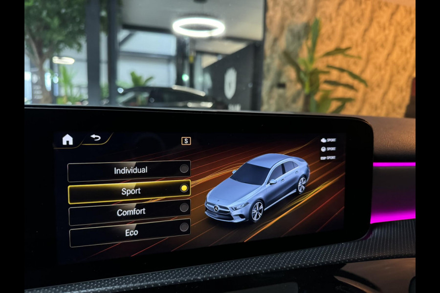 Mercedes-Benz A-Klasse 180 Business Solution AMG Garantie NAP Memory Pano Ambient Carplay Night Cruise Clima Navi Led Dab Rijklaar
