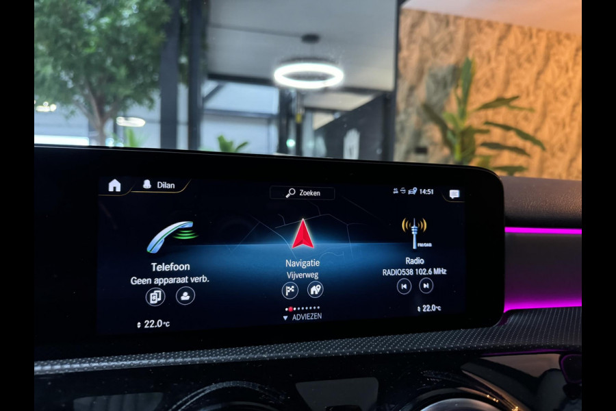 Mercedes-Benz A-Klasse 180 Business Solution AMG Garantie NAP Memory Pano Ambient Carplay Night Cruise Clima Navi Led Dab Rijklaar