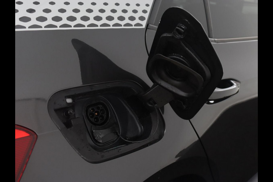 Volkswagen ID.3 First Plus 58 kWh | Stoel & stuurverwarming | Matrix LED | Adaptive cruise | Carplay | Sfeerverlichting | Camera | Navigatie | DAB | Keyless | Parkeerhulp | Climate control