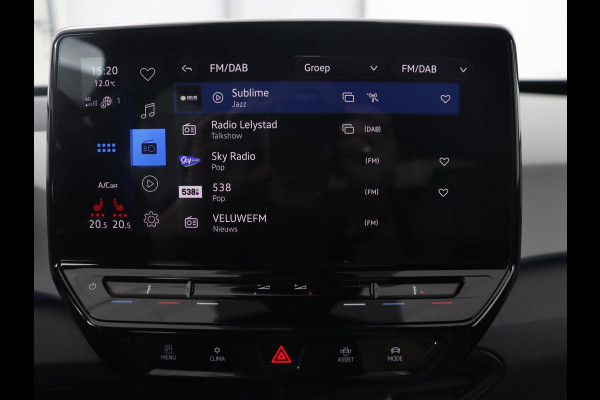 Volkswagen ID.3 First Plus 58 kWh | Stoel & stuurverwarming | Matrix LED | Adaptive cruise | Carplay | Sfeerverlichting | Camera | Navigatie | DAB | Keyless | Parkeerhulp | Climate control